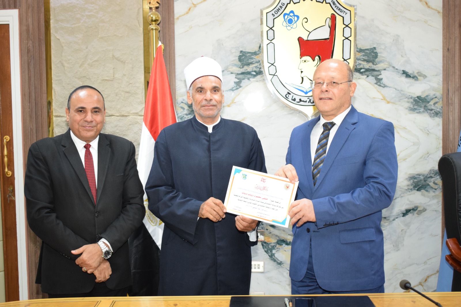 جامعة سوهاج تكرم مشايخ الأزهر والأوقاف وشركاء التوعية المجتمعية