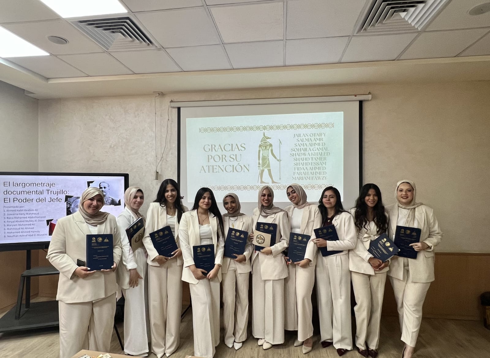 جامعة عين شمس تعرض أبحاثًا مبتكرة لطلاب الألسن بنظام الساعات