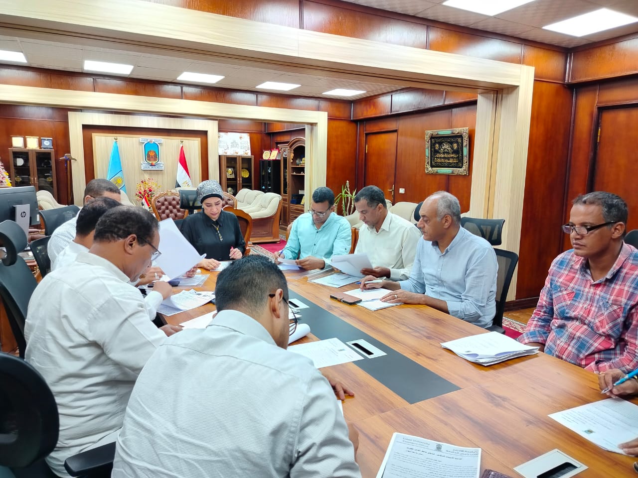 رئيس جامعة الأقصر تطالب بإنجاز مشروعات المستشفى والهندسة وفق الجداول الزمنية