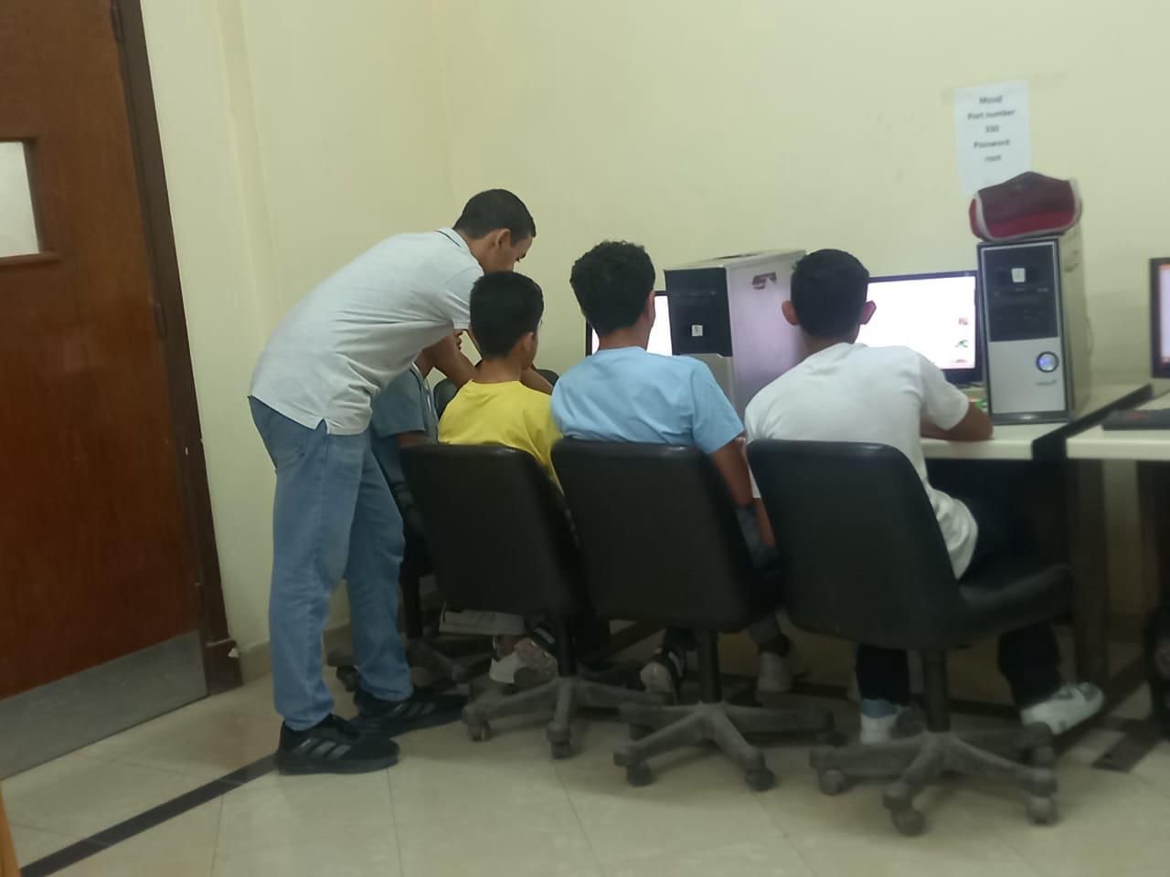 جامعة الطفل تزور حاسبات ومعلومات أسيوط