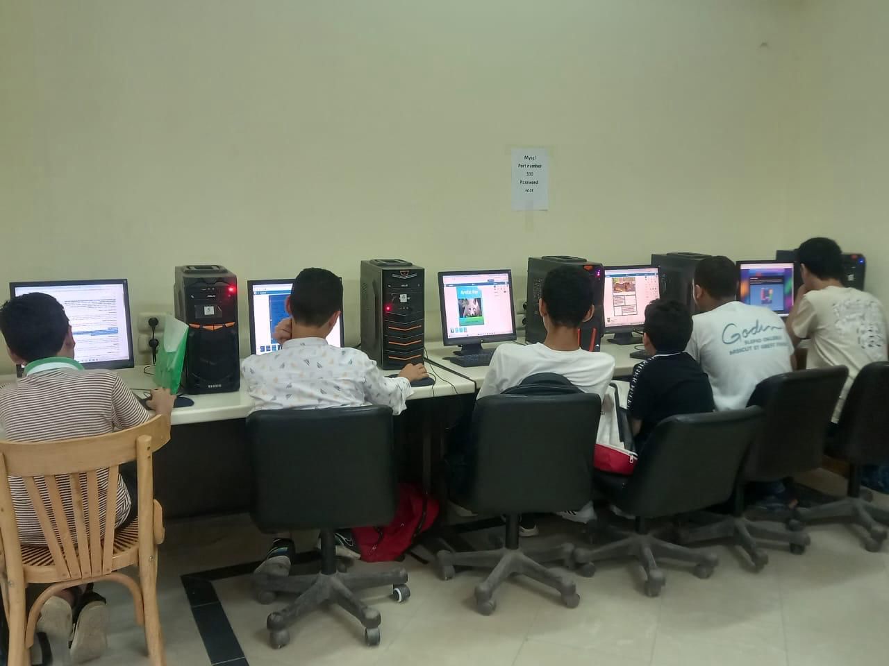 جامعة الطفل تزور حاسبات ومعلومات أسيوط