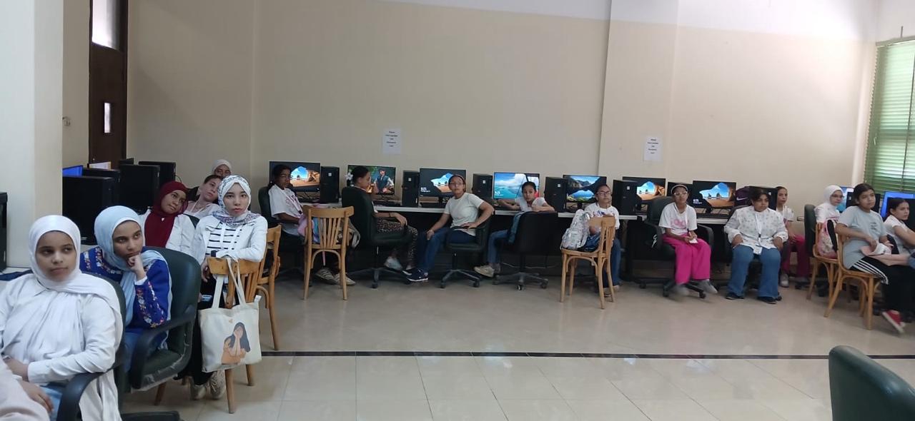 جامعة الطفل تزور حاسبات ومعلومات أسيوط