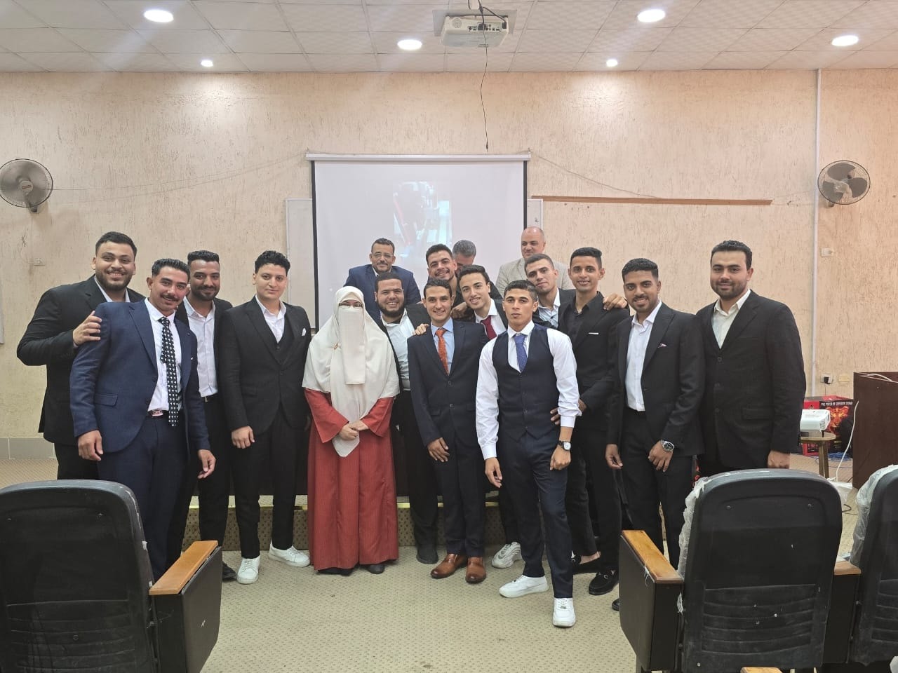 طلاب كلية التكنولوجيا والتعليم جامعة حلوان يبتكرون ماكينة CNC ثلاثية المحاور