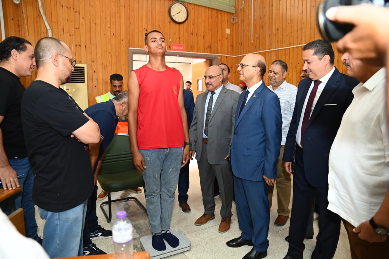 رئيس جامعة أسيوط يتابع اختبارات القدرات 2025 بكلية علوم الرياضة