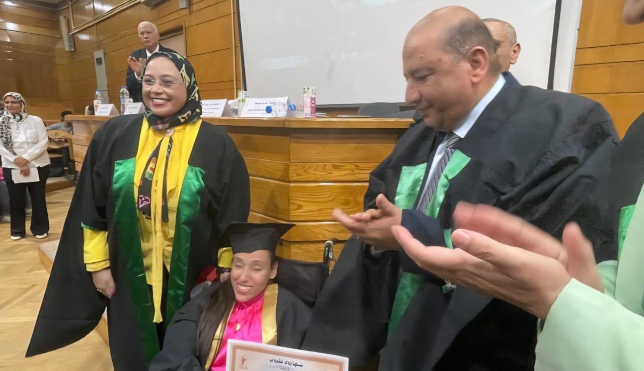 جامعة القاهرة تنظم أول حفل تخرج لخريجي برامج الدمج وذوي الهمم