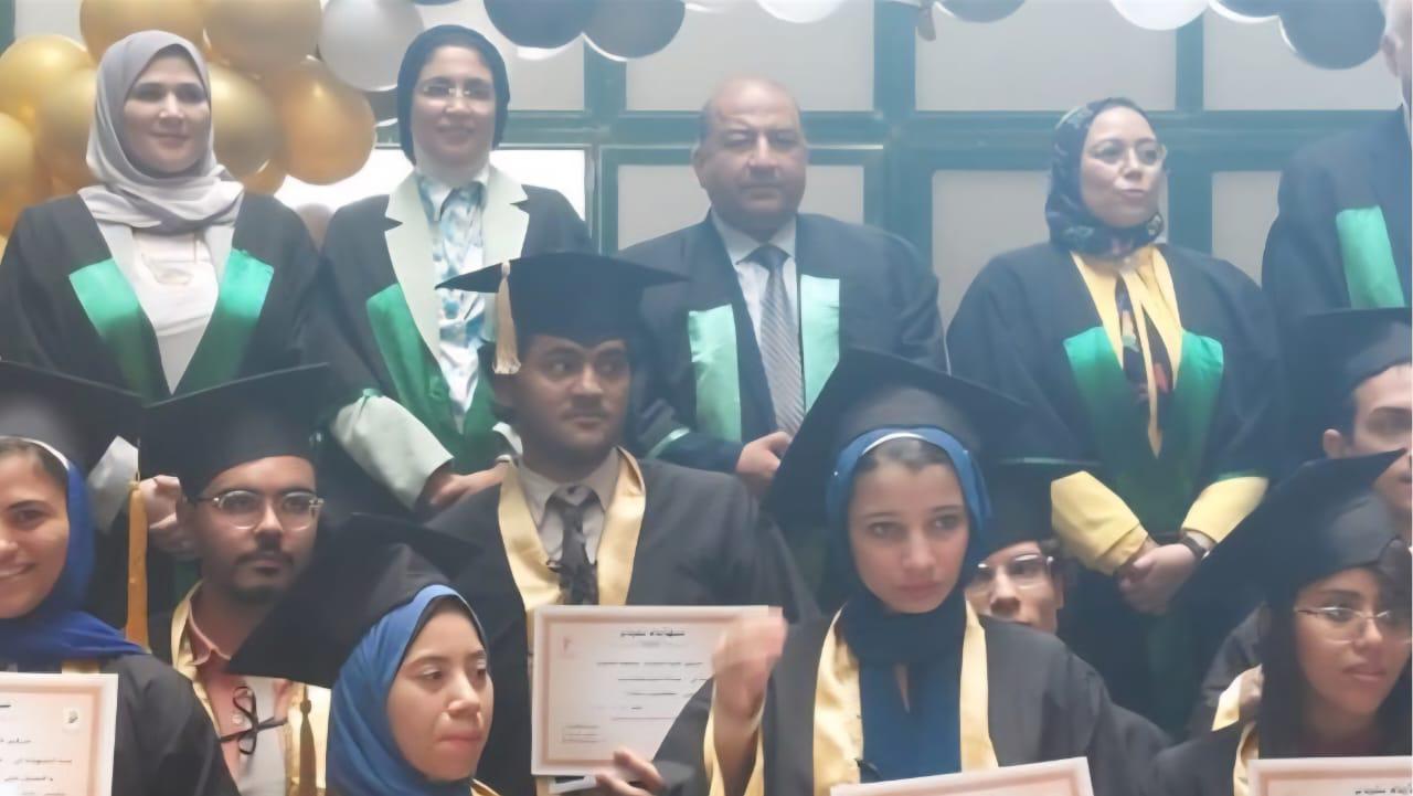 جامعة القاهرة تنظم أول حفل تخرج لخريجي برامج الدمج وذوي الهمم