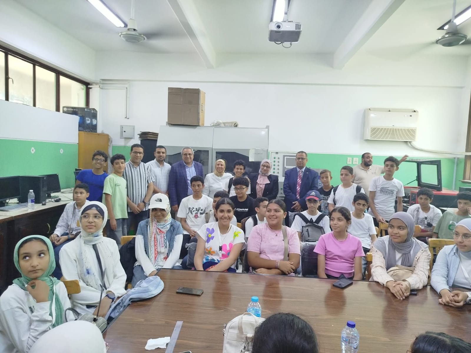 جامعة أسيوط تنظم نشاط علمي بكلية الهندسة ضمن برنامج جامعة الطفل