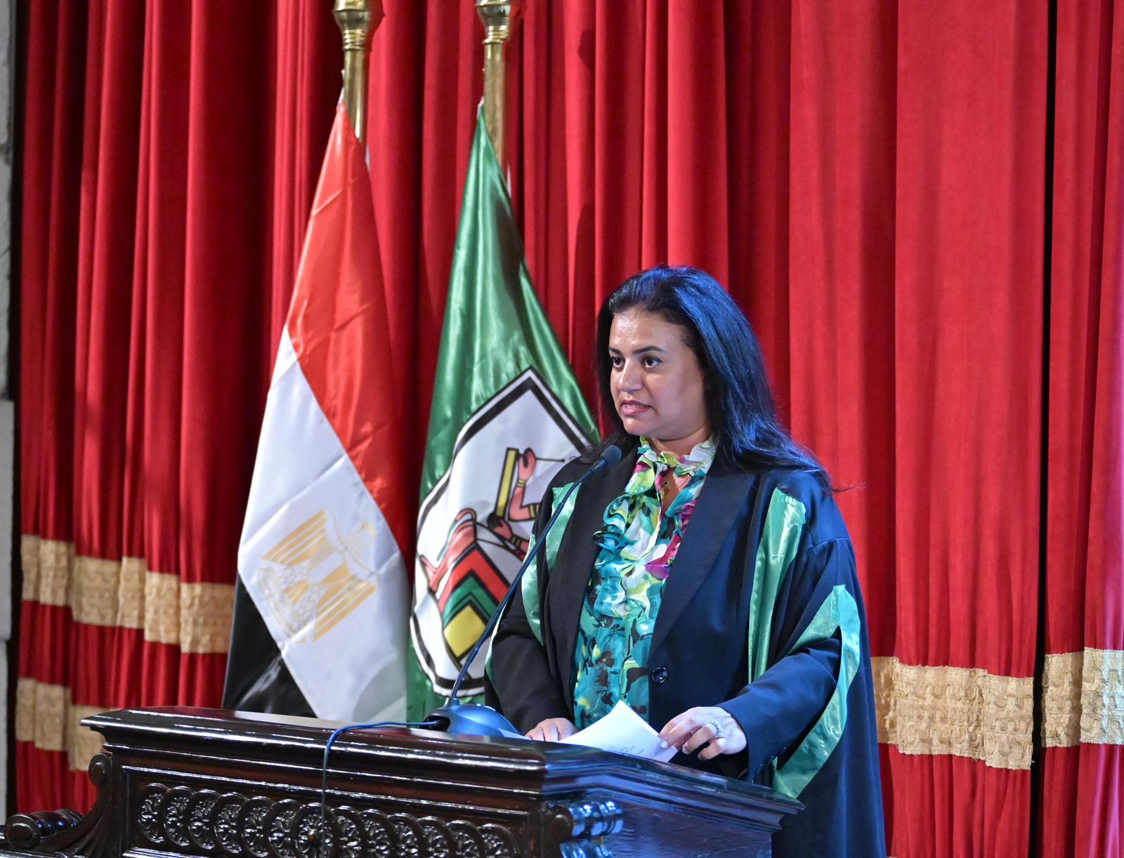 جامعة القاهرة تحتفل بتخريج الدفعة 97 من الطلاب الوافدين بكلية طب الأسنان