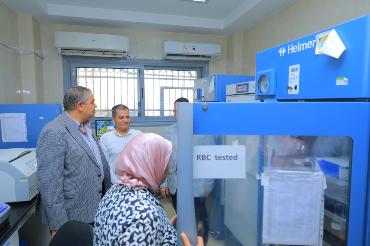 رئيس جامعة كفر الشيخ يتفقد عددًا من المعامل الطبية والمراكز المتخصصة بكلية الطب والمستشفى الجامعي
