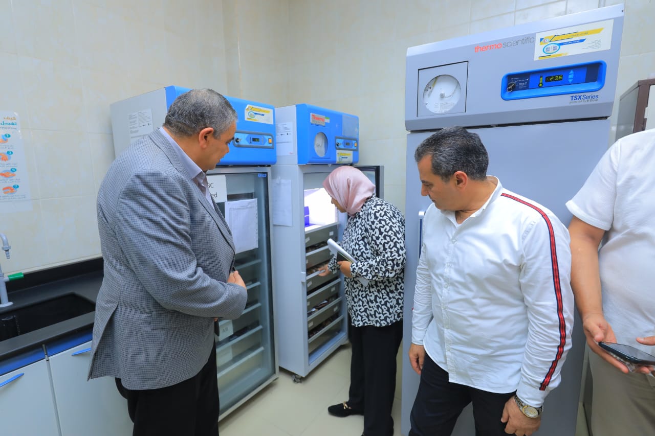 رئيس جامعة كفر الشيخ يتفقد عددًا من المعامل الطبية والمراكز المتخصصة بكلية الطب والمستشفى الجامعي