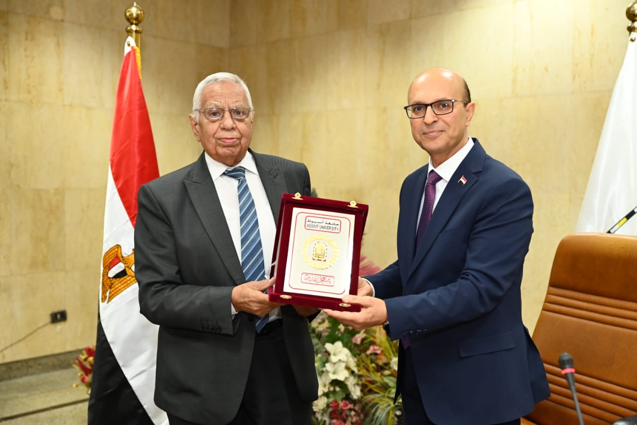 مجلس جامعة أسيوط