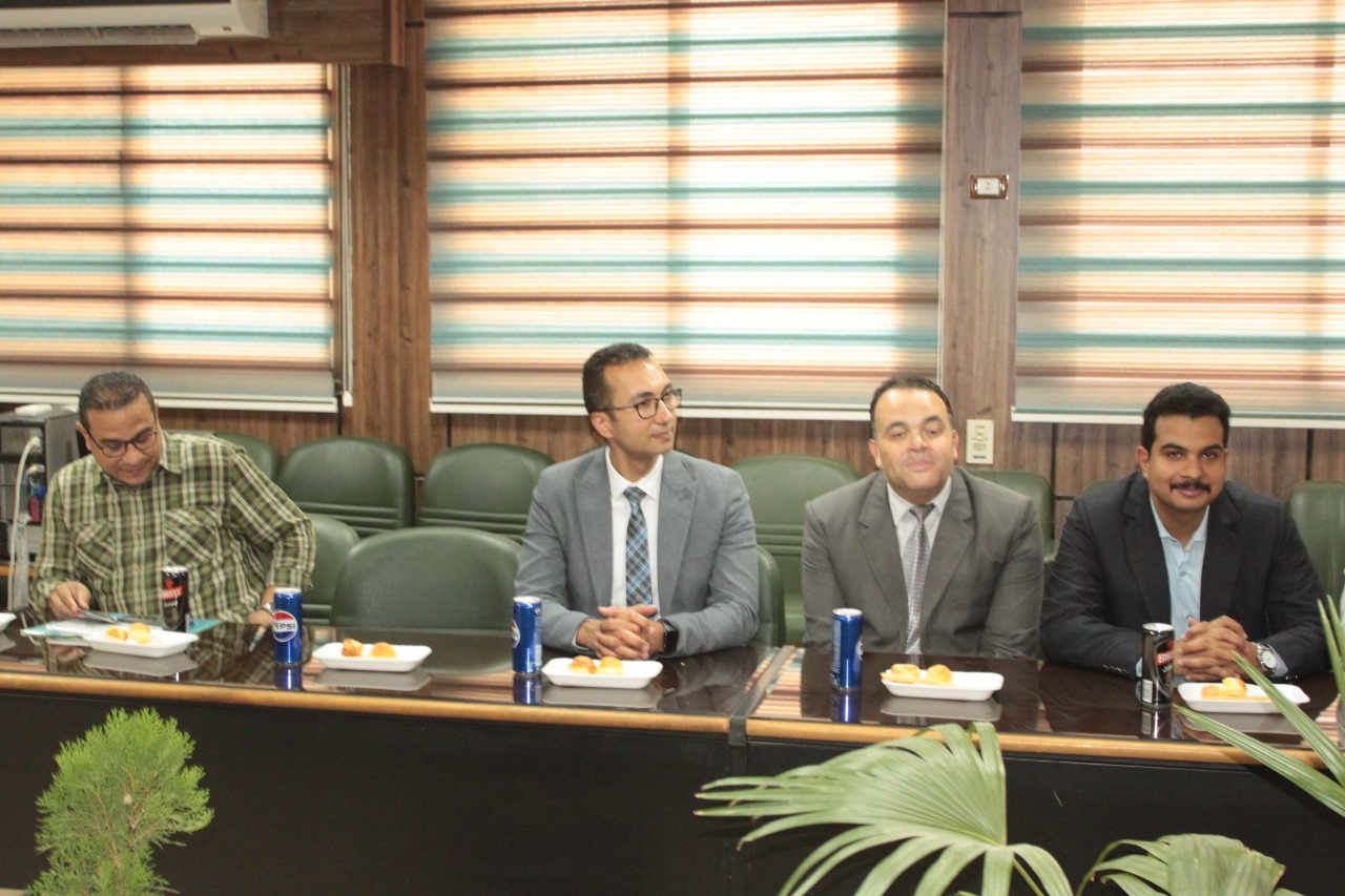 جامعة أسيوط تعقد اجتماعًا لمتابعة مسابقة أفضل كلية صديقة للبيئة