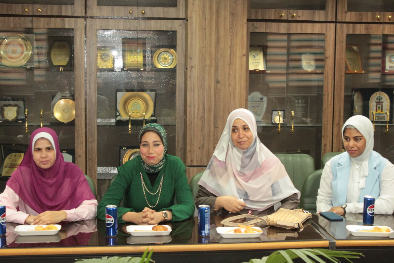 جامعة أسيوط تعقد اجتماعًا لمتابعة مسابقة أفضل كلية صديقة للبيئة