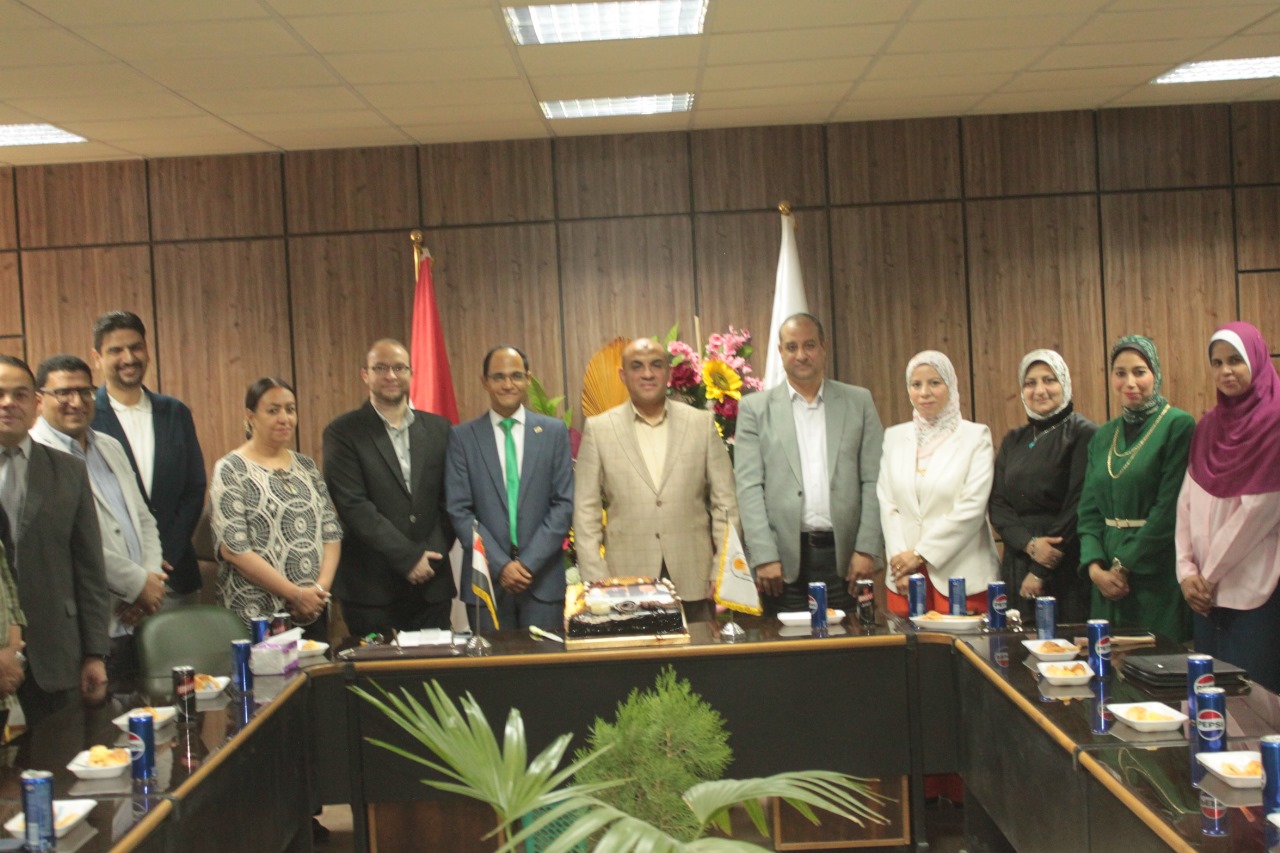 جامعة أسيوط تعقد اجتماعًا لمتابعة مسابقة أفضل كلية صديقة للبيئة