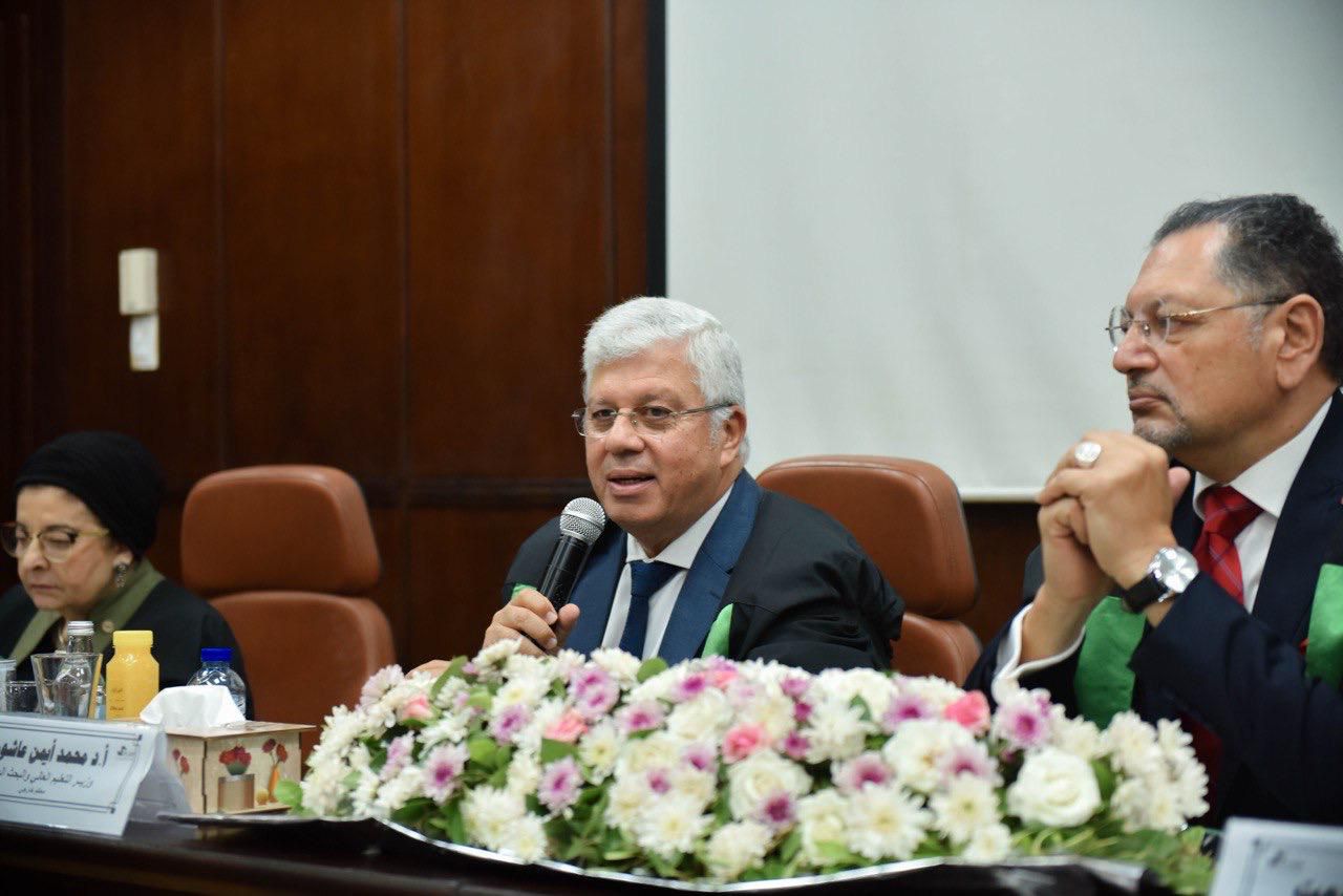 وزير التعليم العالي يستعرض السياسة الوطنية للابتكار المستدام في جامعة القاهرة