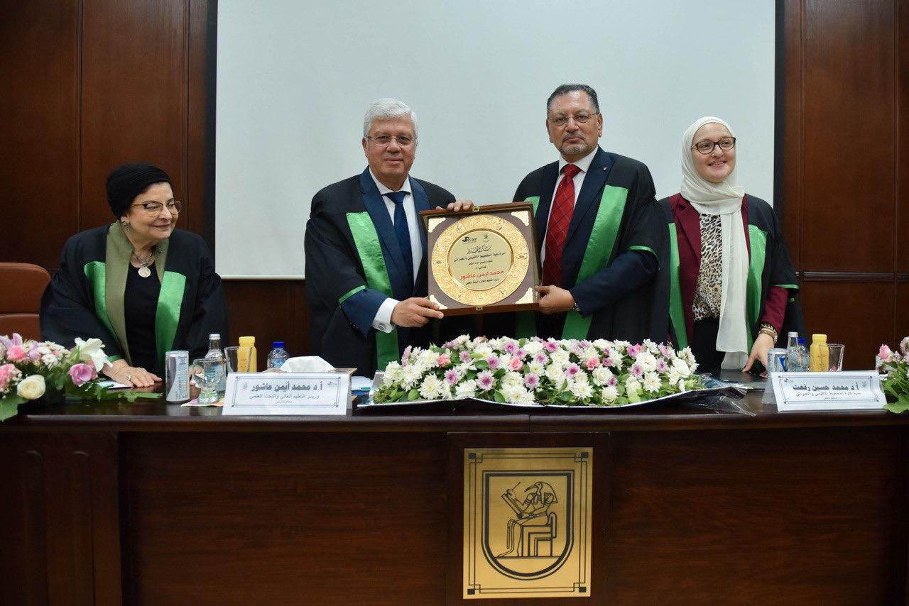 وزير التعليم العالي يستعرض السياسة الوطنية للابتكار المستدام في جامعة القاهرة