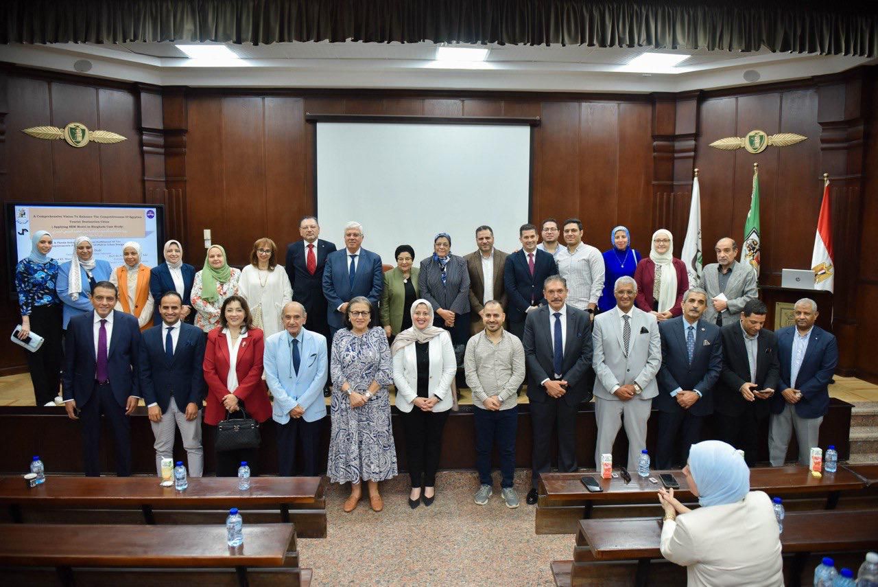 وزير التعليم العالي يستعرض السياسة الوطنية للابتكار المستدام في جامعة القاهرة