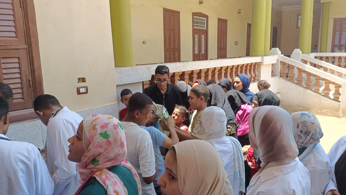 جامعة سوهاج تنظم قافلة طبية بيطرية بقرية النغاميش ضمن مبادرة حياة كريمة