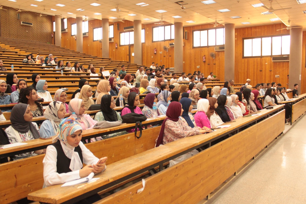 طلاب كلية التجارة جامعة أسيوط يتألقون في ERP ويقتربون من التوظيف