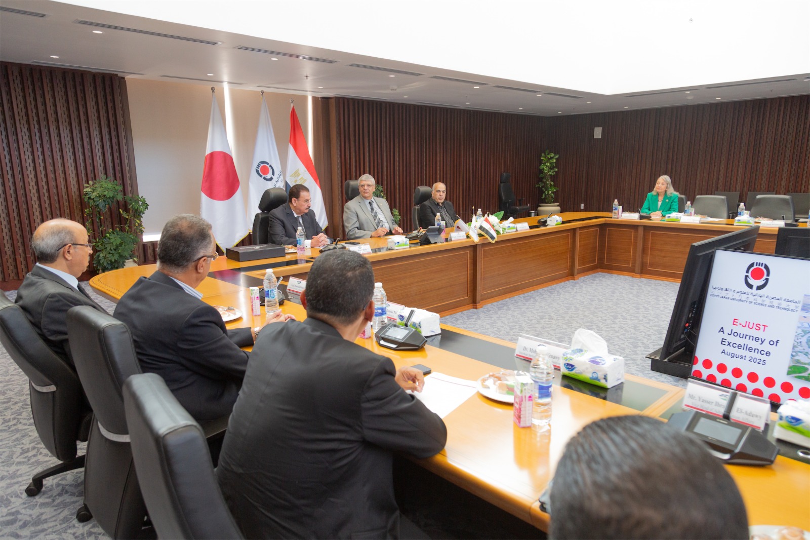 الجامعة المصرية اليابانية تبحث تعزيز الشراكة في الهيدروجين الأخضر مع أبو قير للأسمدة