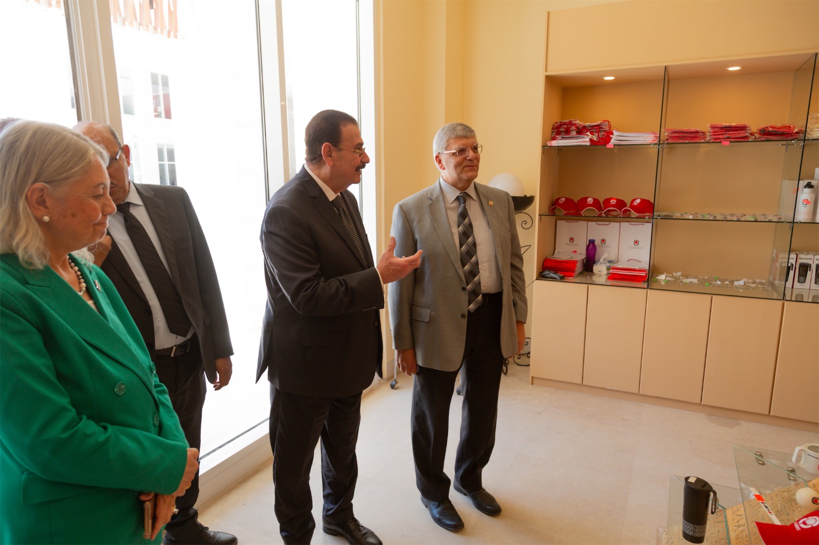 الجامعة المصرية اليابانية تبحث تعزيز الشراكة في الهيدروجين الأخضر مع أبو قير للأسمدة