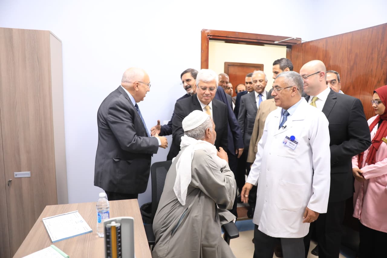 وزير التعليم العالي يفتتح أكبر مجمع طبي بصعيد مصر
