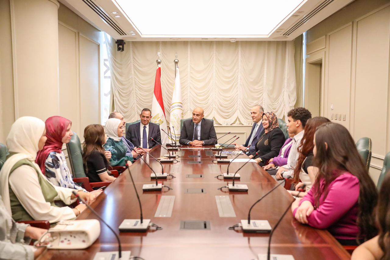 وزير التربية والتعليم يكرم أوائل مدارس النيل الدولية