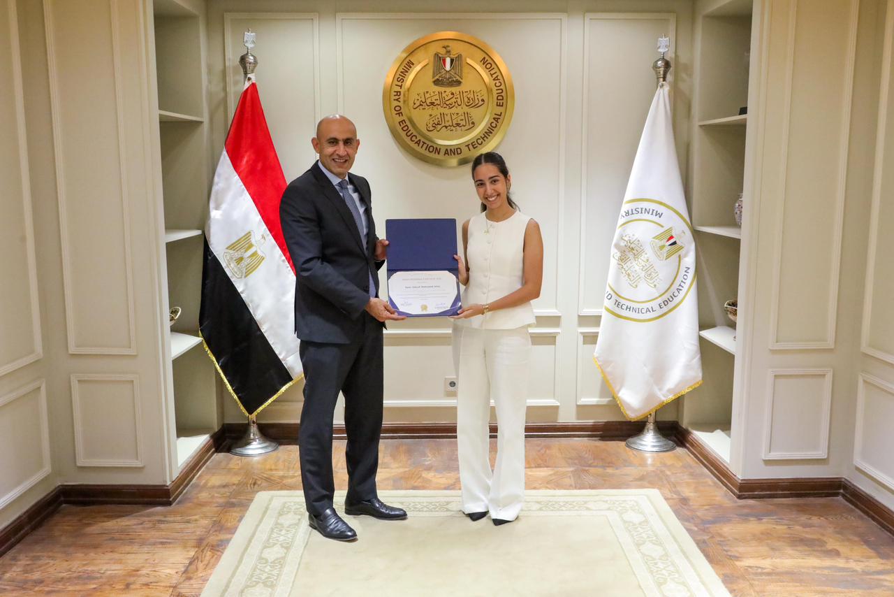 وزير التربية والتعليم يكرم أوائل مدارس النيل الدولية