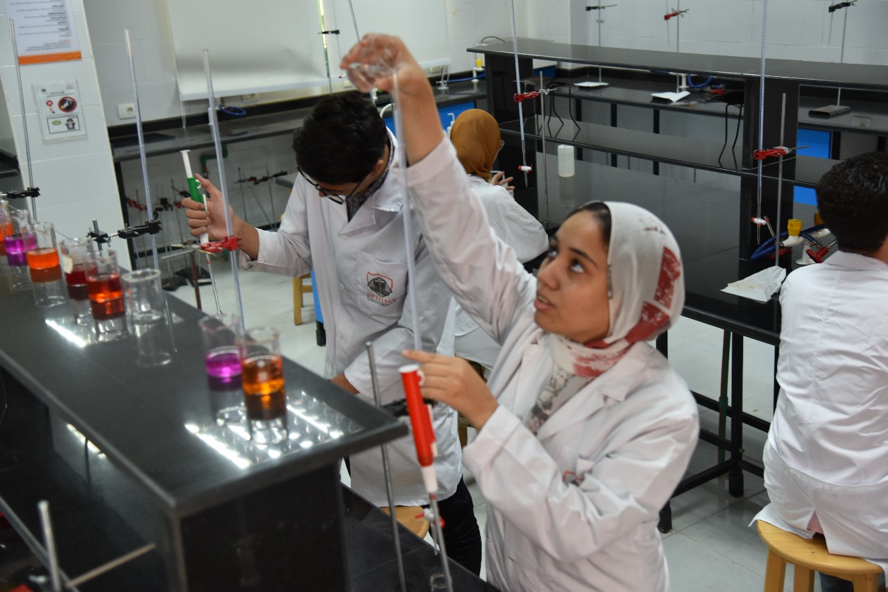 جامعة سفنكس بأسيوط الجديدة