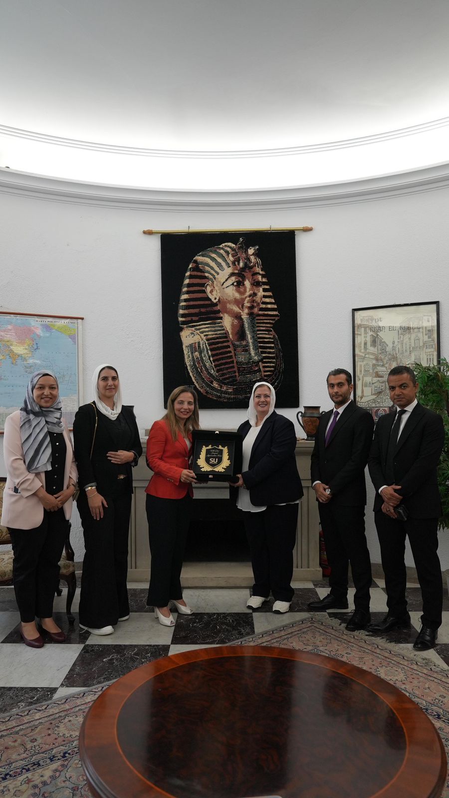 عمدة هوداك برومانيا يكرم طلاب جامعة سيناء 