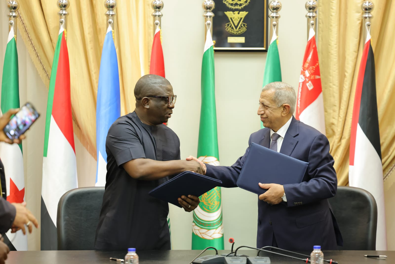 الأكاديمية العربية للعلوم والتكنولوجيا توقع بروتوكول بحري مع الإدارة البحرية لدولة سيراليون