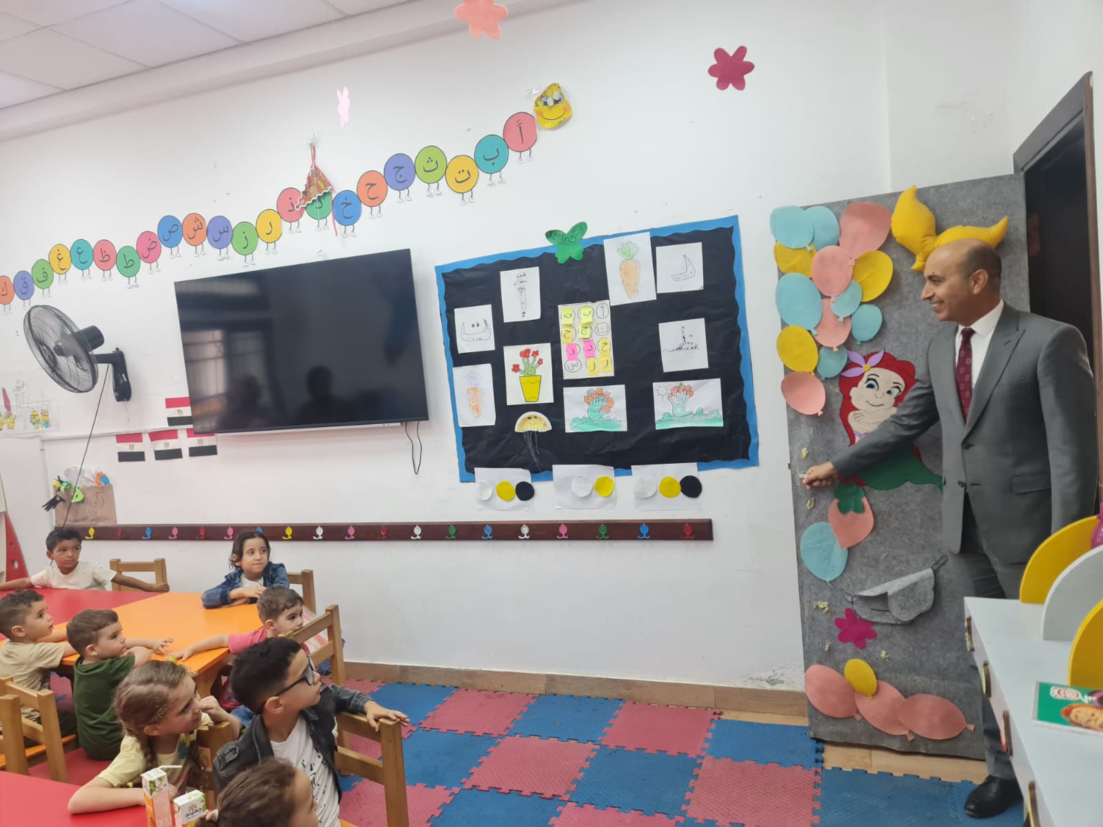 رئيس جامعة دمنهور يتفقد استعدادات كليتي الهندسة والتربية للطفولة المبكرة للعام الدراسي الجديد