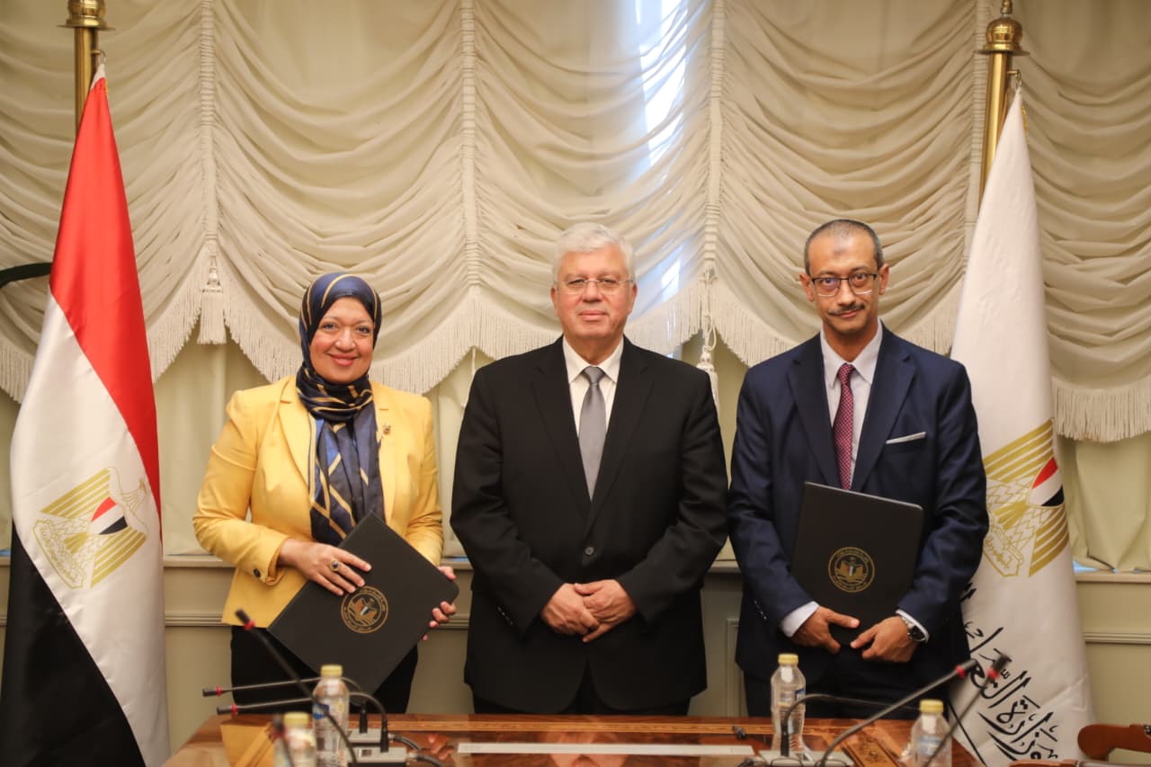 وزير التعليم العالي يوقع بروتوكول جديد لتطوير التعليم الفني وريادة الأعمال
