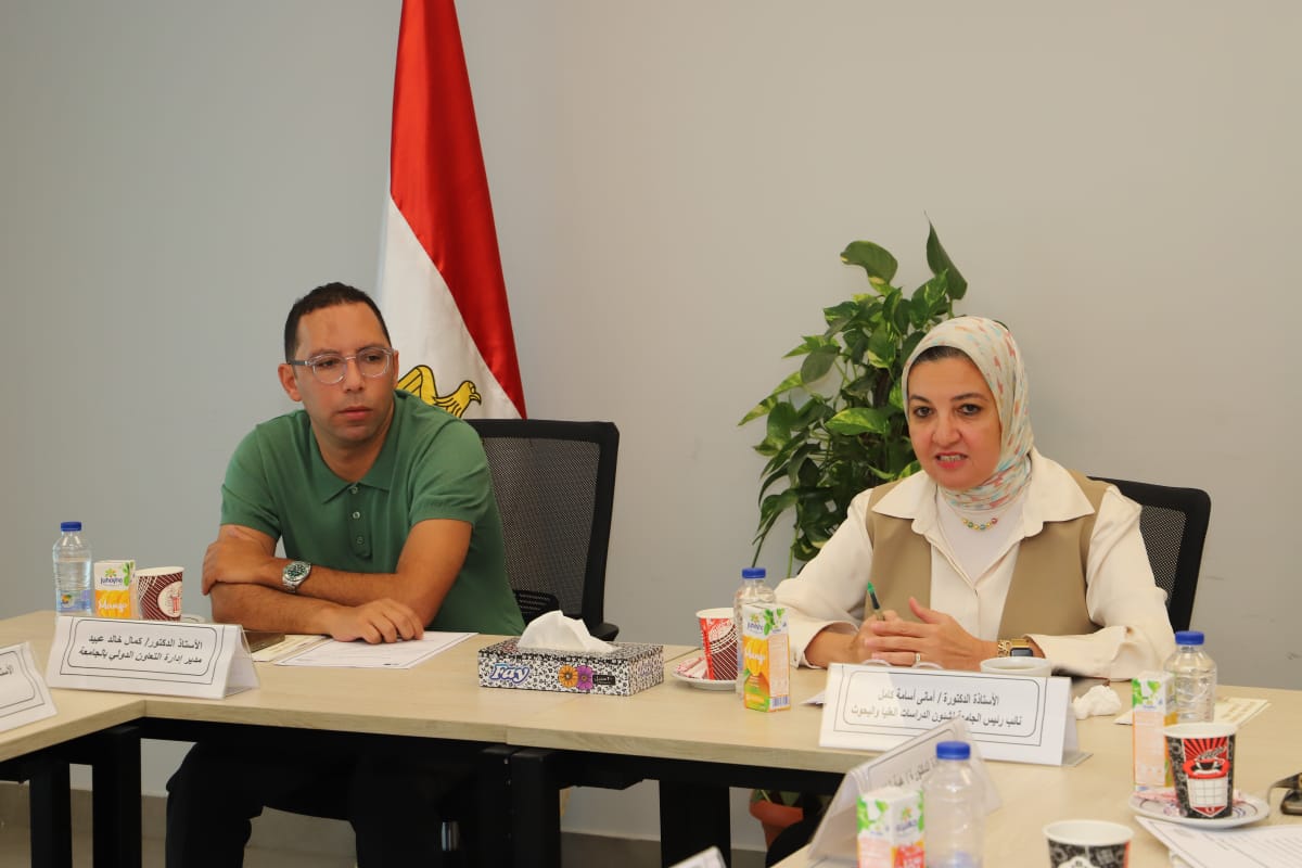 نائب رئيس جامعة عين شمس لشؤون الدراسات العليا والبحوث ترأس اجتماع لجنة تنسيق المؤتمرات السنوية