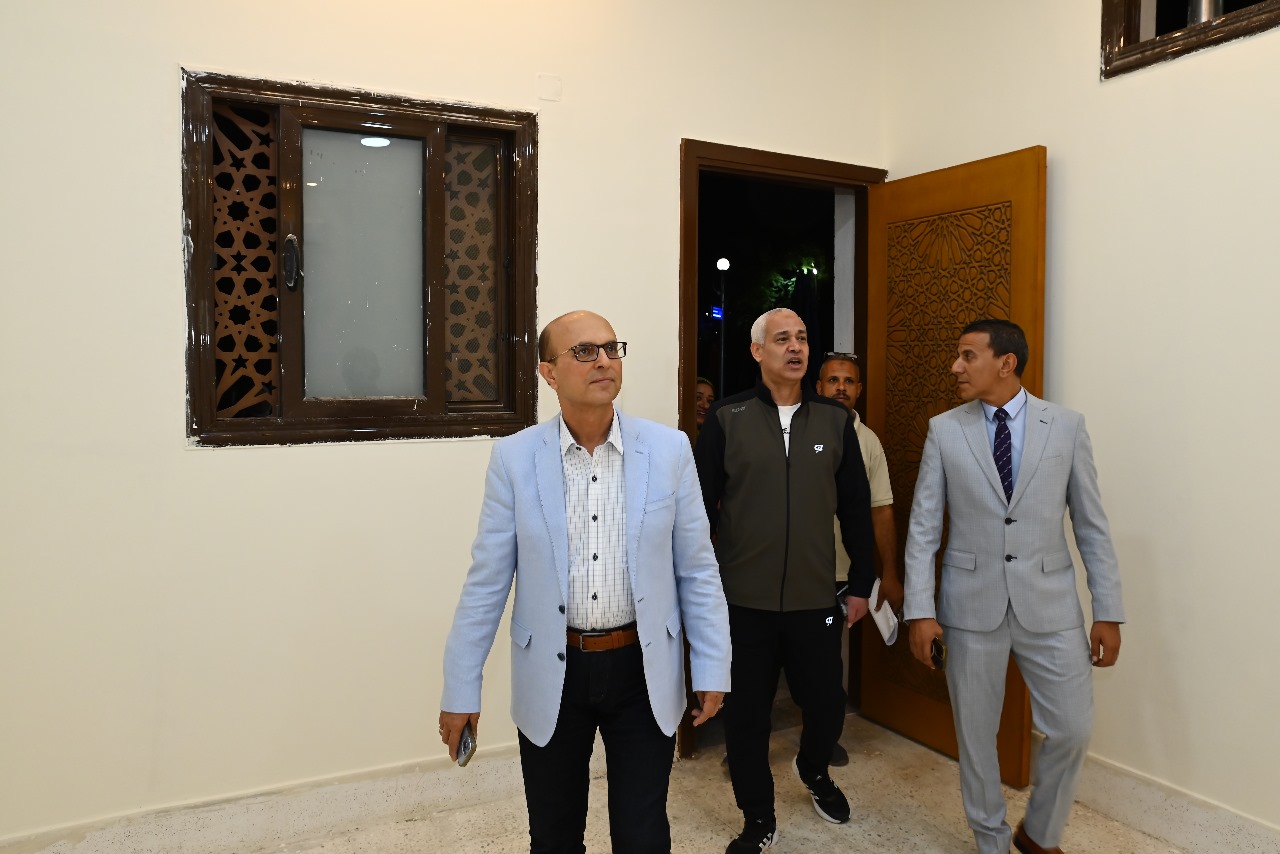 رئيس جامعة أسيوط يقود خطة تطوير نادي الجامعة وخدماته