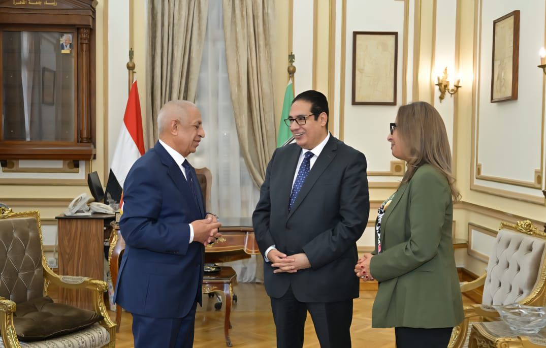 رئيس جامعة القاهرة يستقبل رئيس الأكاديمية العربية للعلوم والتكنولوجيا 