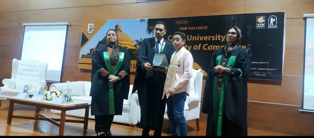 جامعة القاهرة تحتفل بخريجي كلية التجارة والدراسات العليا