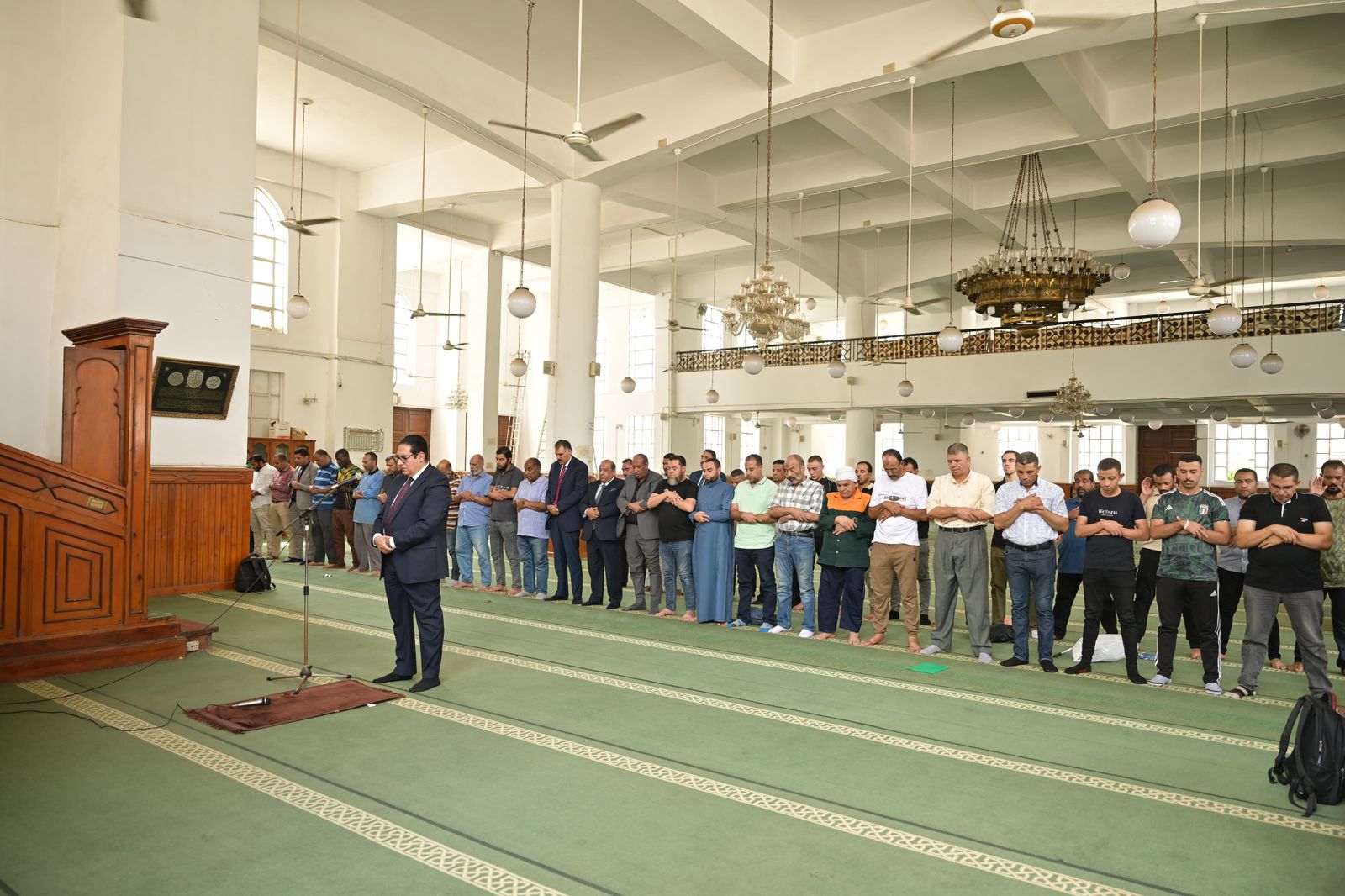 رئيس جامعة القاهرة يفتتح مسجد المدينة الجامعية بعد الانتهاء من أعمال التطوير