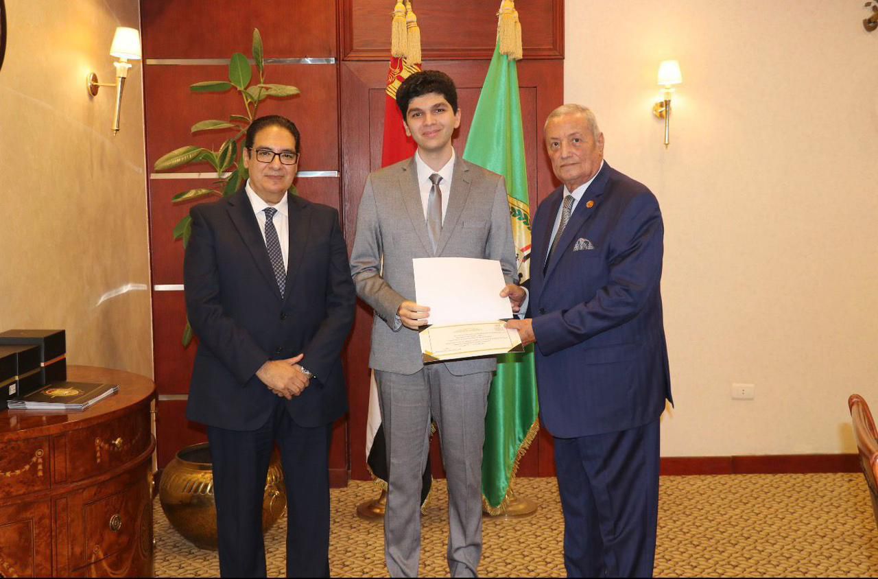 جامعة القاهرة ومجلس الدفاع الوطني يطلقان تدريبًا صيفيًا غير مسبوق لطلاب كلية الاقتصاد والعلوم السياسية