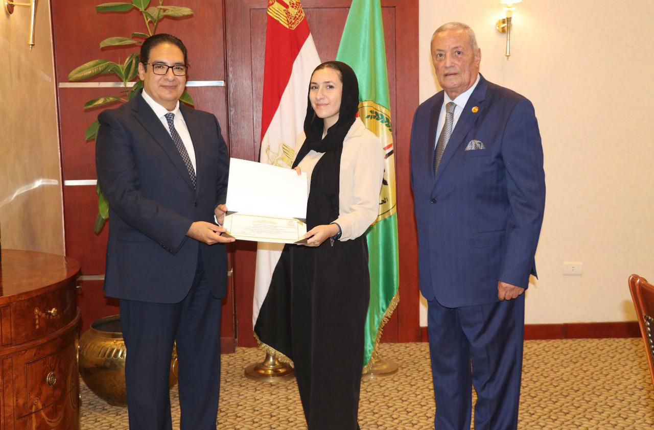 جامعة القاهرة ومجلس الدفاع الوطني يطلقان تدريبًا صيفيًا غير مسبوق لطلاب كلية الاقتصاد والعلوم السياسية