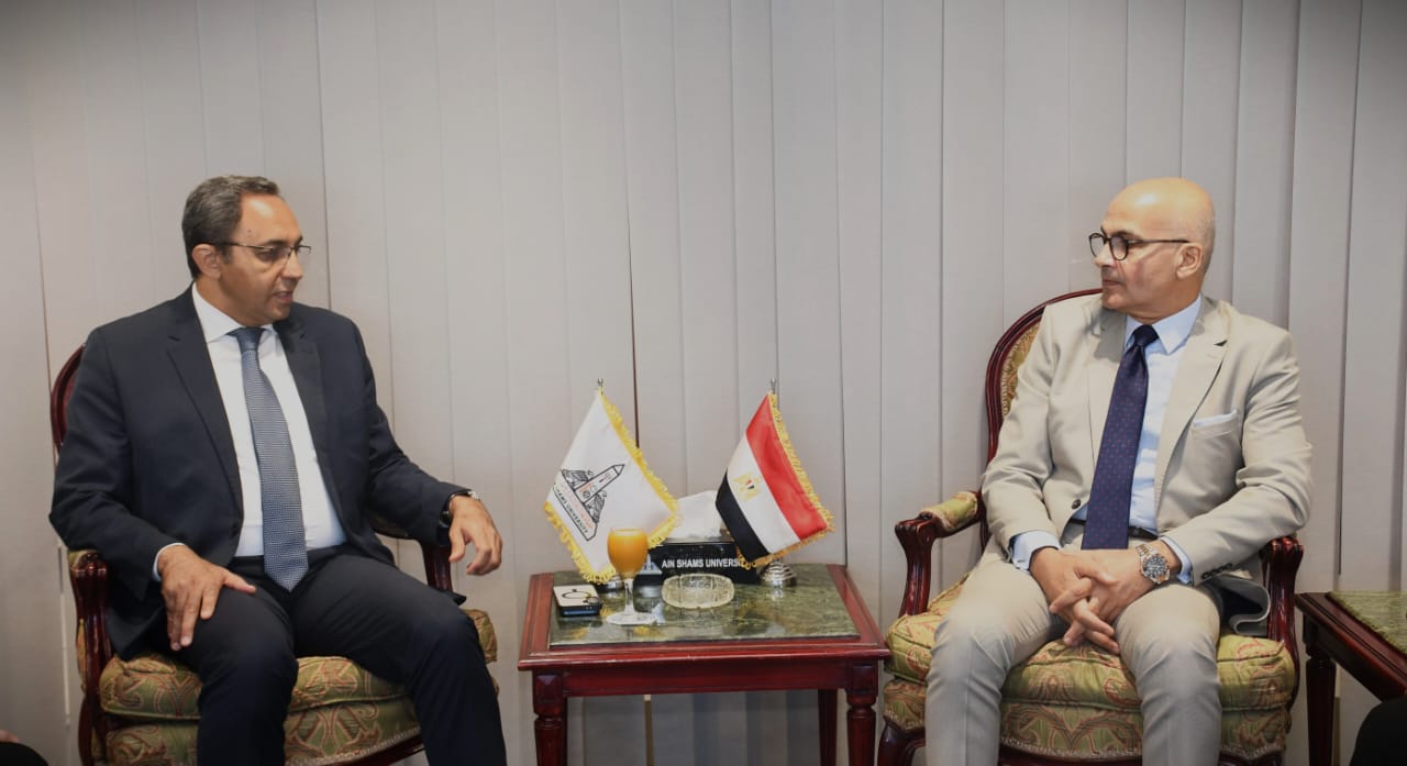 جامعة عين شمس توقع بروتوكول تعاون تنموي شامل مع قنا