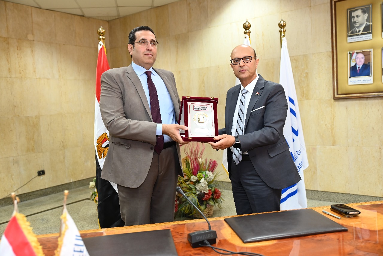 جامعة أسيوط تعزز شراكتها مع المصرية للتعلم الإلكتروني في البحث والتعليم