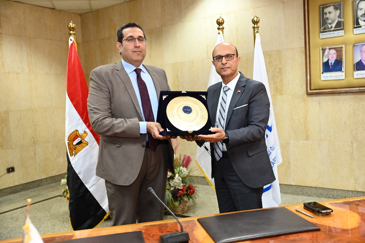 جامعة أسيوط تعزز شراكتها مع المصرية للتعلم الإلكتروني في البحث والتعليم