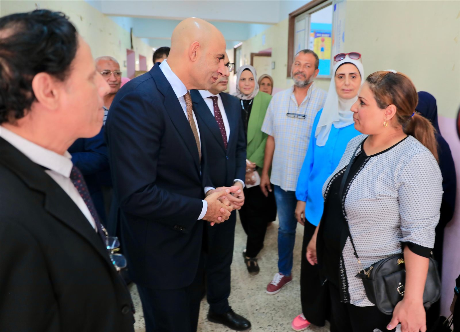 وزير التربية والتعليم يستمع لأولياء الأمور ويتابع مخازن الكتب الدراسية