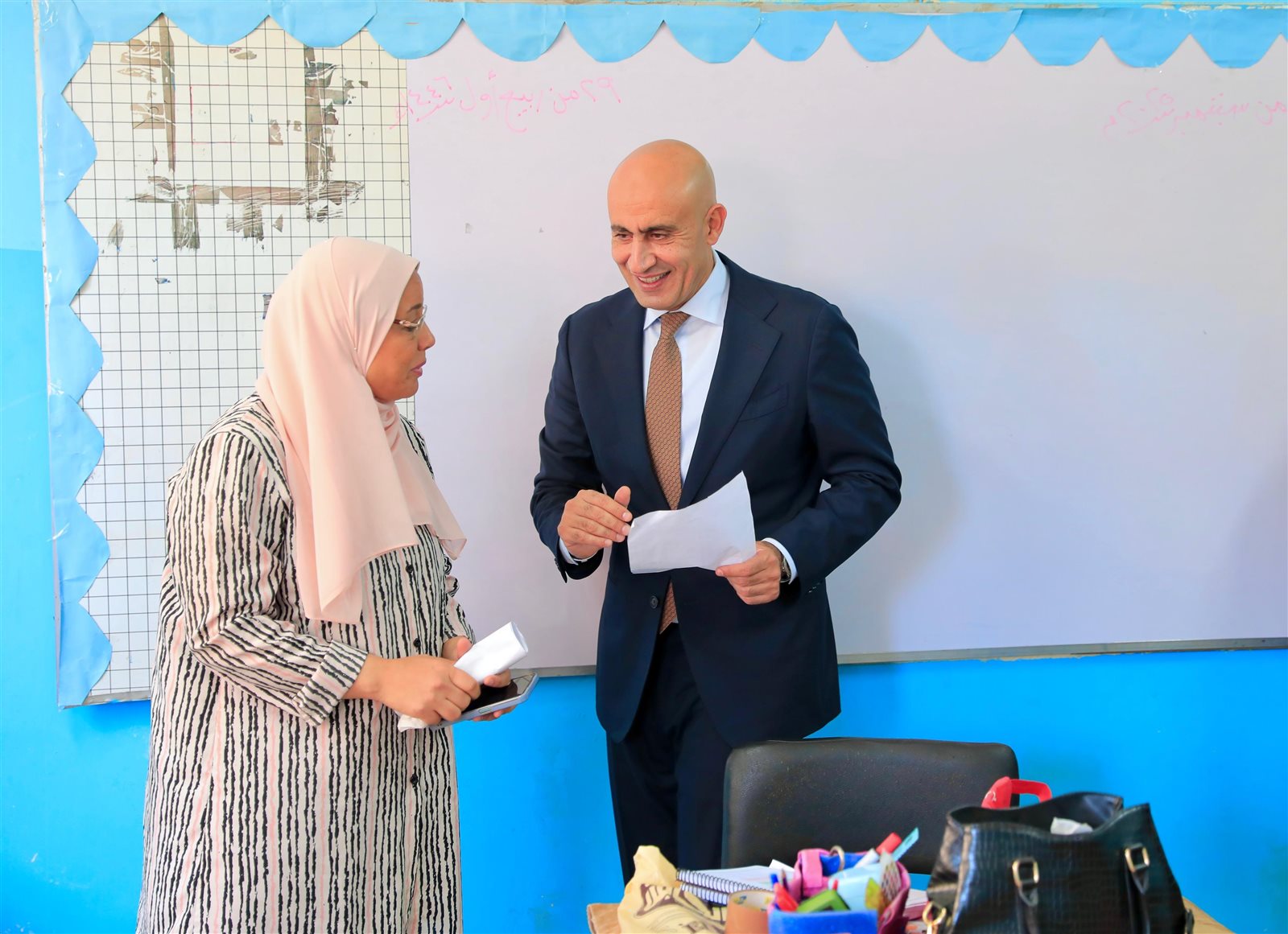 وزير التربية والتعليم يستمع لأولياء الأمور ويتابع مخازن الكتب الدراسية