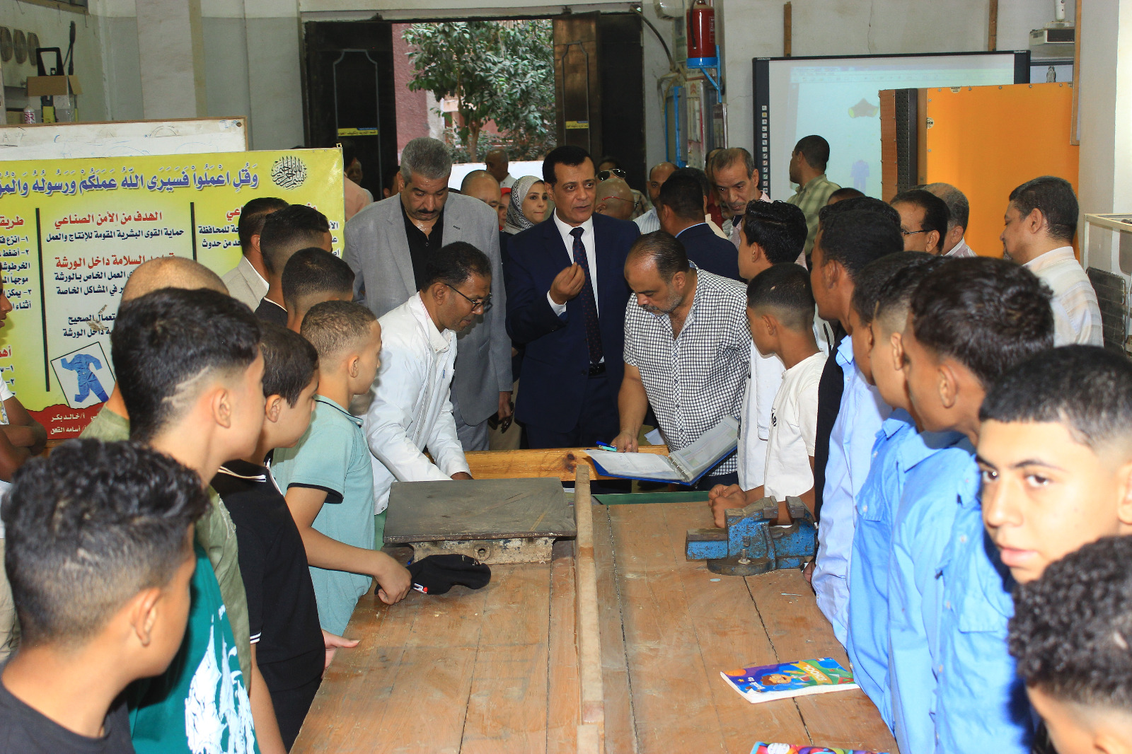 جولة مدير تعليم سوهاج وإعلانه انطلاقة العام الدراسي 2025 بانضباط مميز