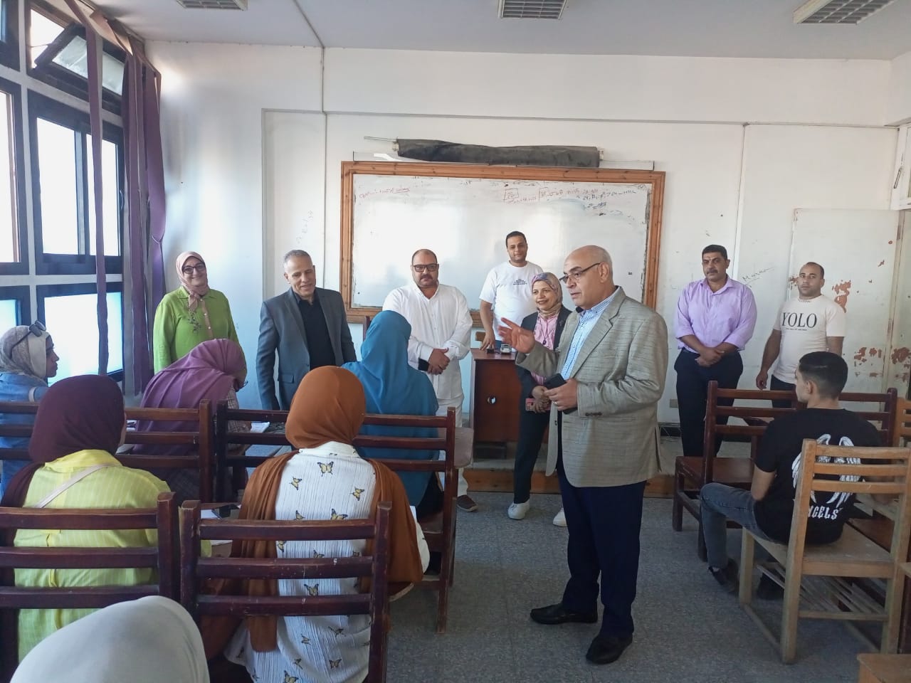 نائب رئيس جامعة دمنهور يتفقد انتظام العملية التعليمية بكليتي التربية والتجارة