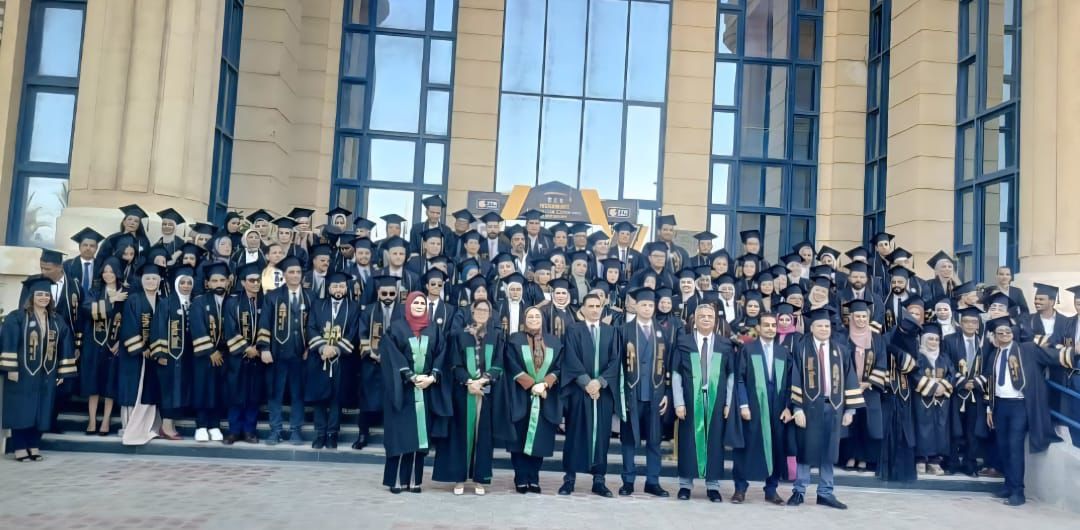 جامعة القاهرة تحتفل بخريجي كلية التجارة والدراسات العليا