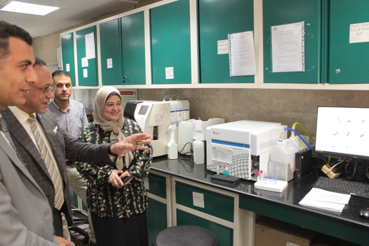 جامعة أسيوط تقود طفرة بحثية بمعامل متطورة 