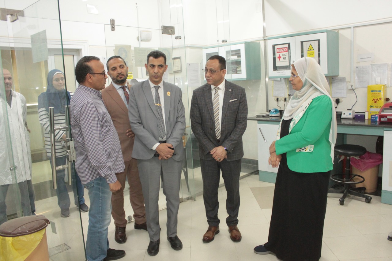 جامعة أسيوط تقود طفرة بحثية بمعامل متطورة 